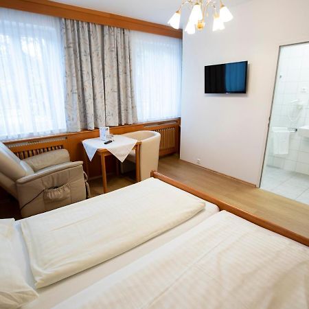 Hotel-Gasthof Martinek Baden bei Wien Esterno foto