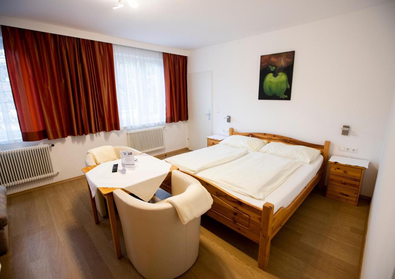 Hotel-Gasthof Martinek Baden bei Wien Esterno foto