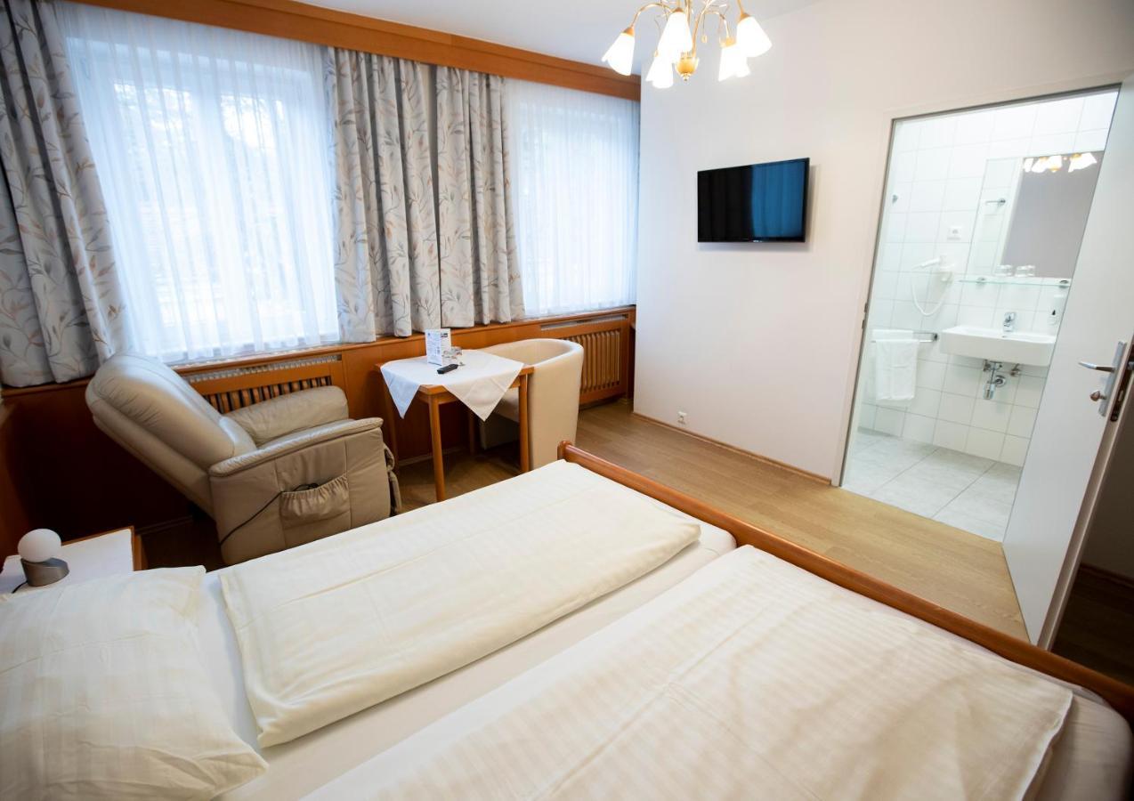 Hotel-Gasthof Martinek Baden bei Wien Esterno foto