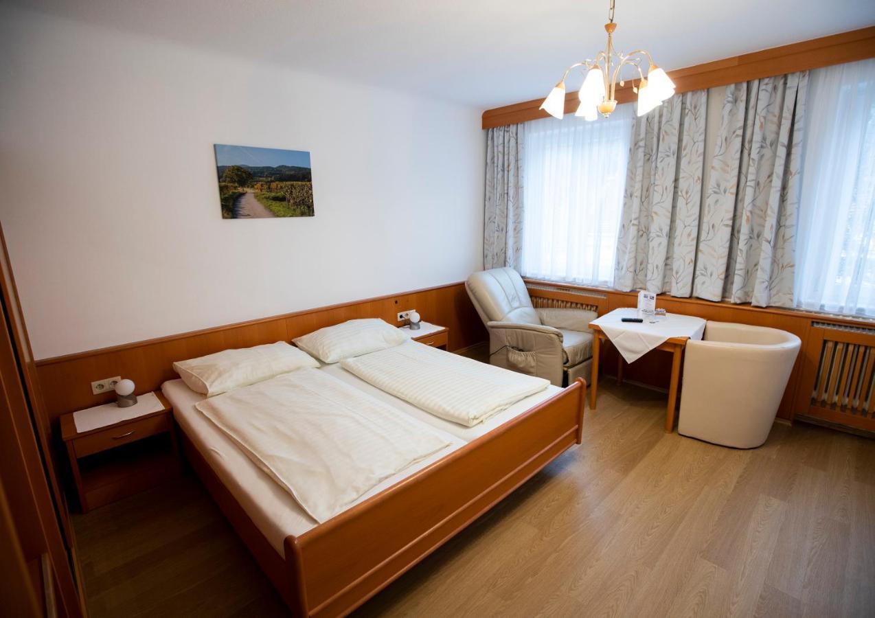 Hotel-Gasthof Martinek Baden bei Wien Esterno foto