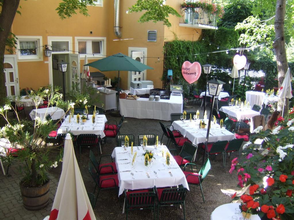 Hotel-Gasthof Martinek Baden bei Wien Esterno foto