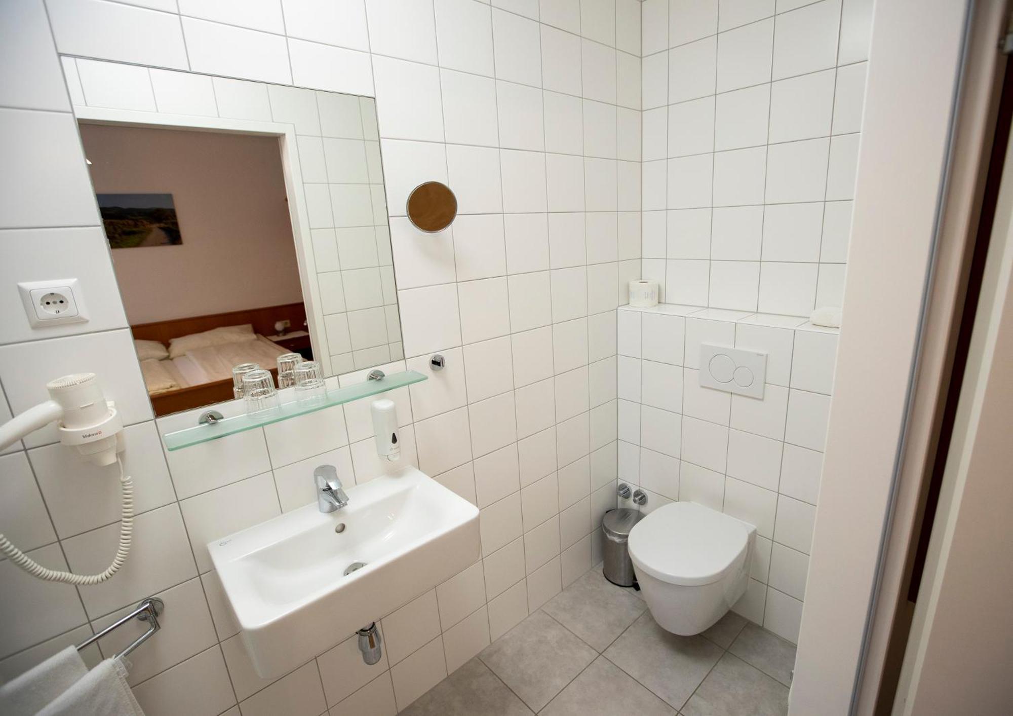 Hotel-Gasthof Martinek Baden bei Wien Esterno foto