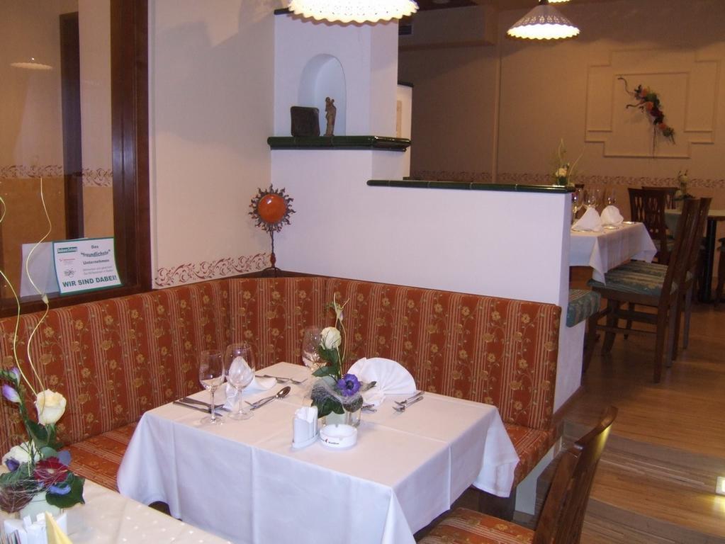 Hotel-Gasthof Martinek Baden bei Wien Esterno foto